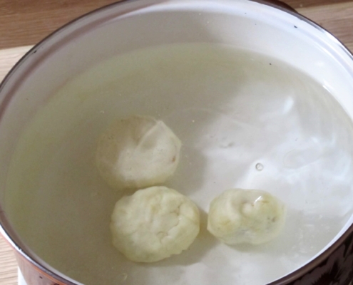 Jak se vaří ovocné knedlíky