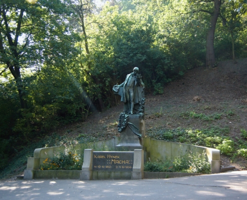 Karel Hynek Mácha_socha na Petříně